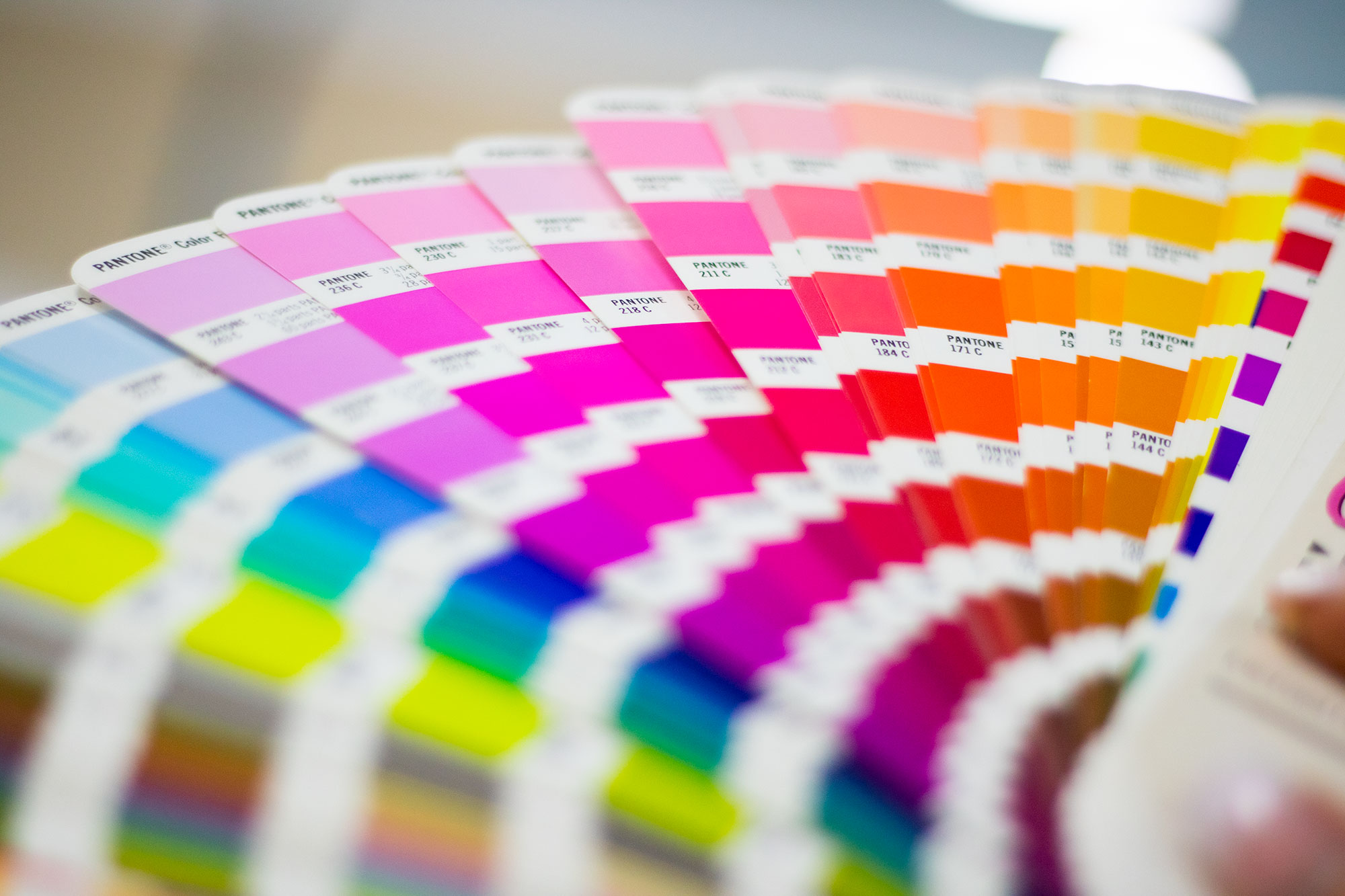 Pantone-Farbfächer: Wir leben Print!